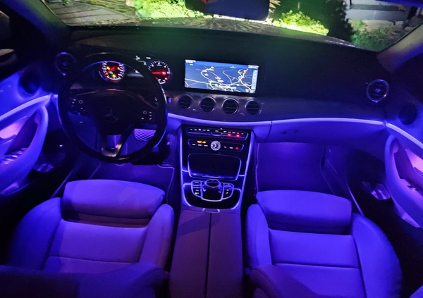 Mercedes-Benz Klasa E cena 89900 przebieg: 289900, rok produkcji 2017 z Jawor małe 781